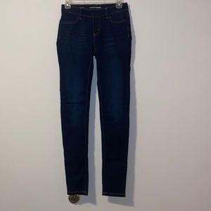 NWOT Women’s size 4 Mid-Rise Denver Hayes Jeans